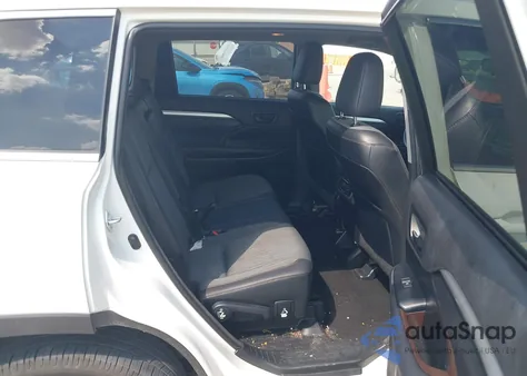 2015 Toyota Highlander Le Plus V6 z USA, uszkodzony, nr VIN 5TDZKRFH9FS117911